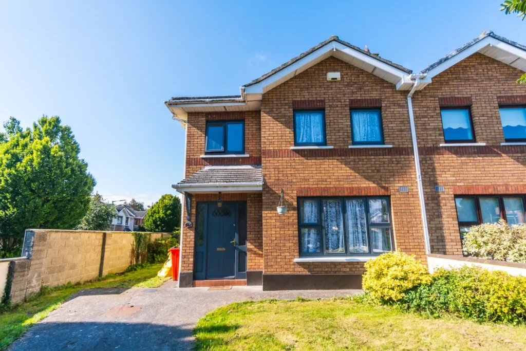Is now a good time to sell property? 2 Image of a beautiful home who's owners decided it was the right time to sell